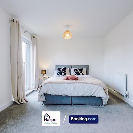 Prime Location 3 Storey By Harperletting Short Lets & Serviced Accommodation Chester With Driveway Long Or Short Stays Hough Green المظهر الخارجي الصورة