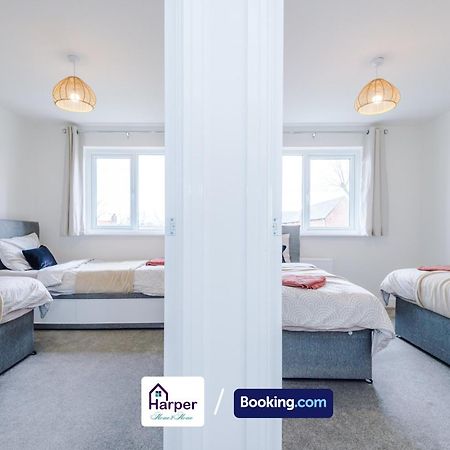 Prime Location 3 Storey By Harperletting Short Lets & Serviced Accommodation Chester With Driveway Long Or Short Stays Hough Green المظهر الخارجي الصورة