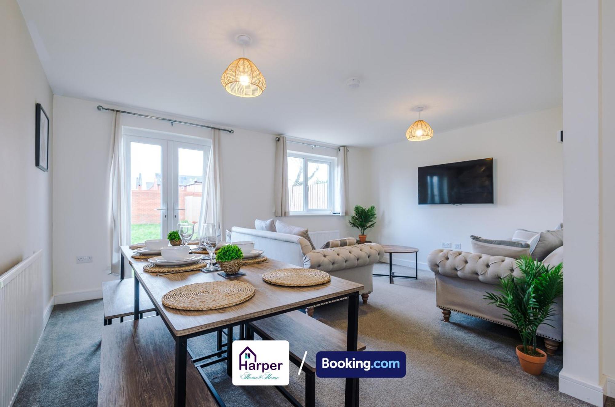 Prime Location 3 Storey By Harperletting Short Lets & Serviced Accommodation Chester With Driveway Long Or Short Stays Hough Green المظهر الخارجي الصورة