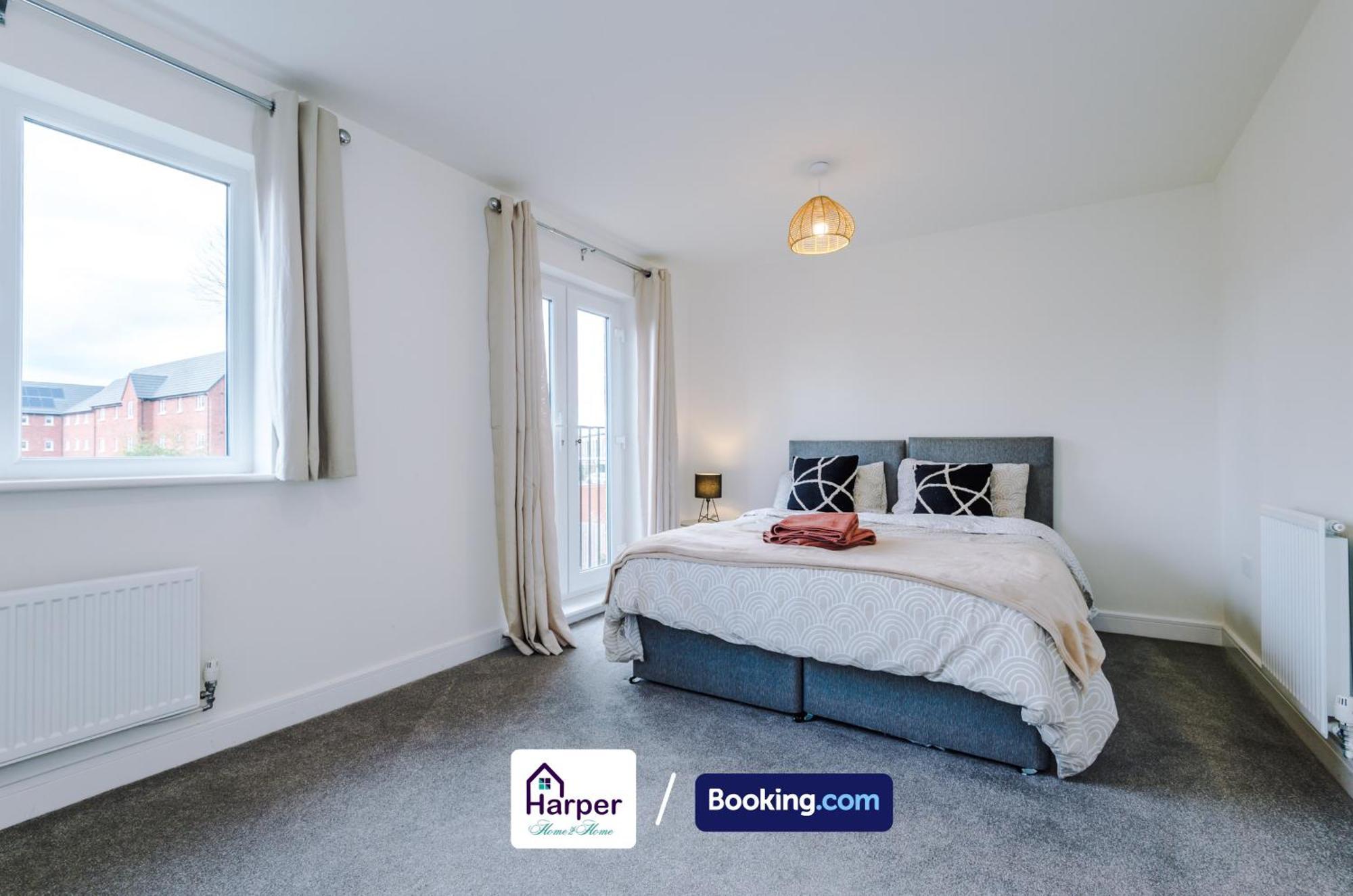 Prime Location 3 Storey By Harperletting Short Lets & Serviced Accommodation Chester With Driveway Long Or Short Stays Hough Green المظهر الخارجي الصورة