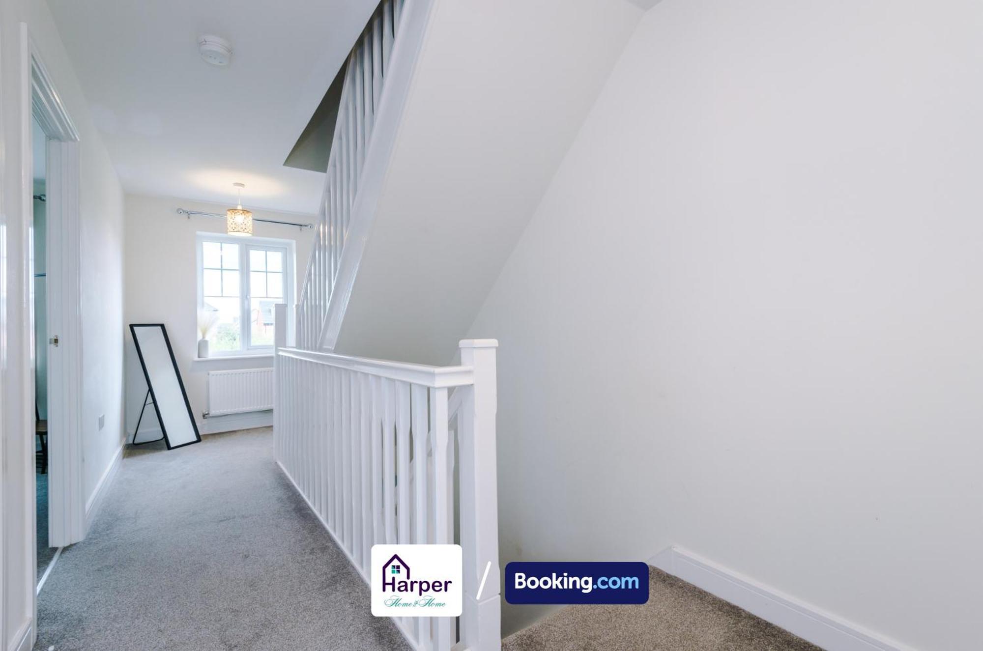 Prime Location 3 Storey By Harperletting Short Lets & Serviced Accommodation Chester With Driveway Long Or Short Stays Hough Green المظهر الخارجي الصورة