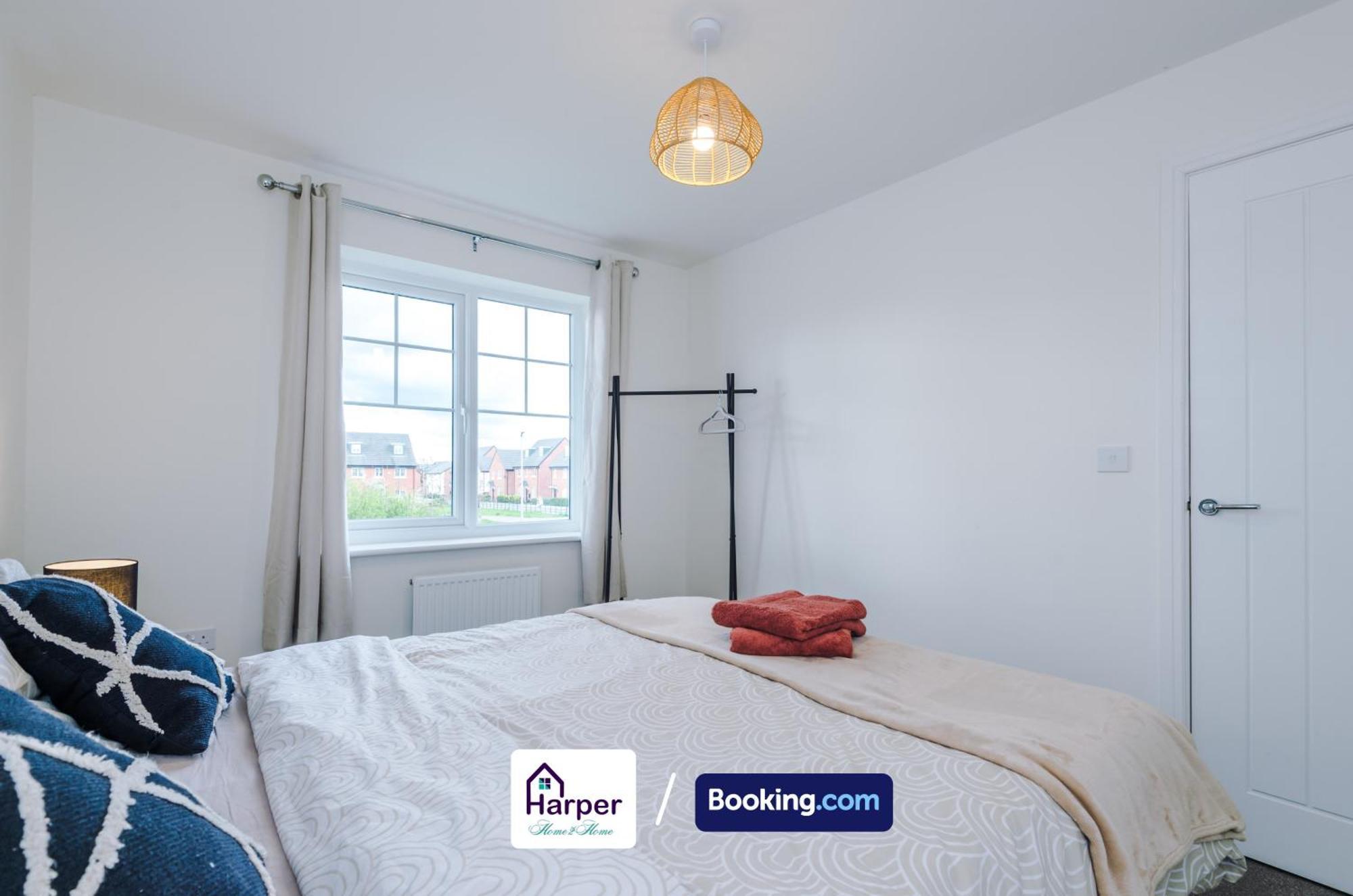 Prime Location 3 Storey By Harperletting Short Lets & Serviced Accommodation Chester With Driveway Long Or Short Stays Hough Green المظهر الخارجي الصورة