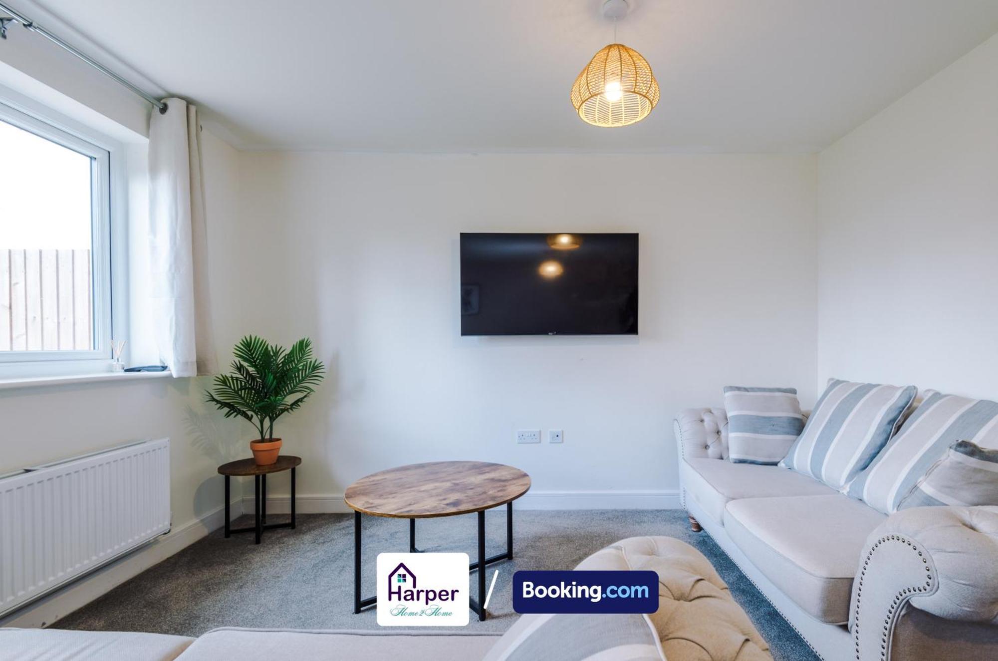 Prime Location 3 Storey By Harperletting Short Lets & Serviced Accommodation Chester With Driveway Long Or Short Stays Hough Green المظهر الخارجي الصورة