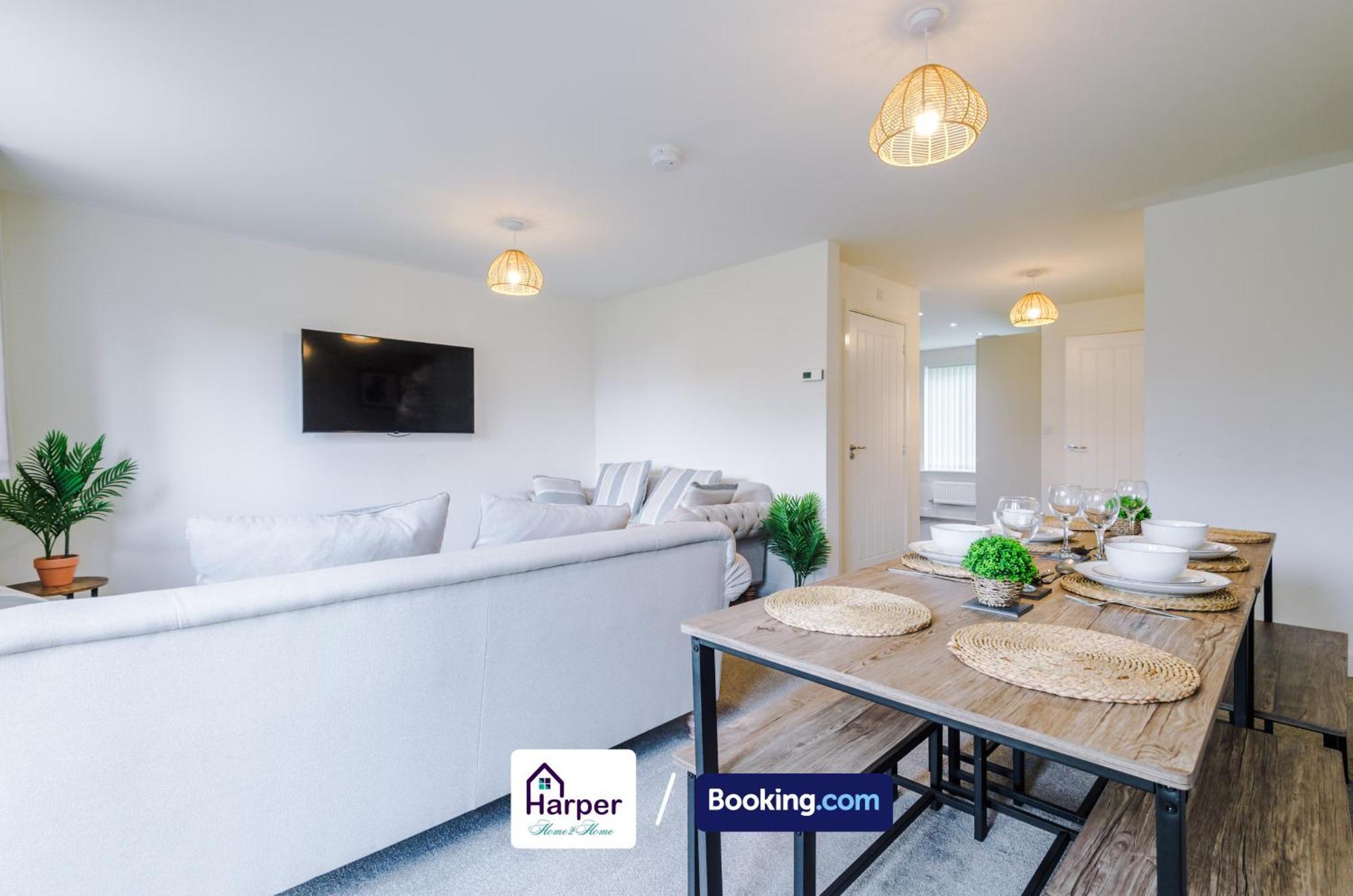 Prime Location 3 Storey By Harperletting Short Lets & Serviced Accommodation Chester With Driveway Long Or Short Stays Hough Green المظهر الخارجي الصورة