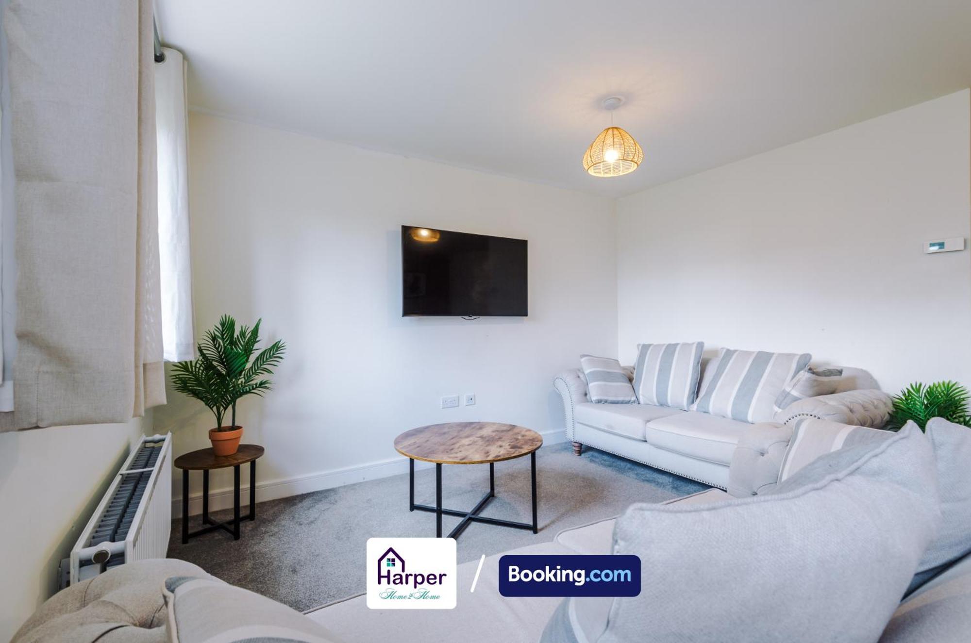 Prime Location 3 Storey By Harperletting Short Lets & Serviced Accommodation Chester With Driveway Long Or Short Stays Hough Green المظهر الخارجي الصورة