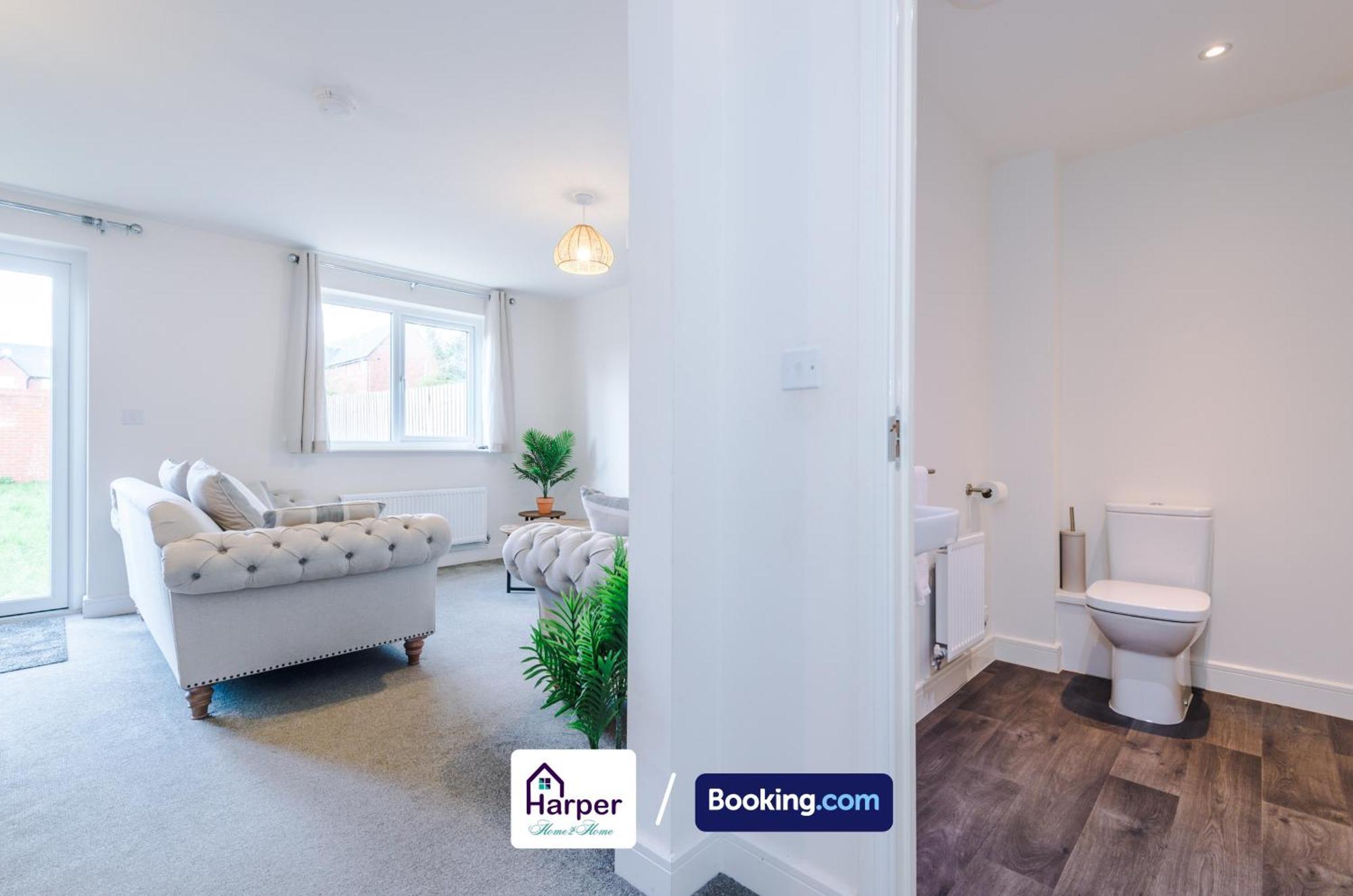 Prime Location 3 Storey By Harperletting Short Lets & Serviced Accommodation Chester With Driveway Long Or Short Stays Hough Green المظهر الخارجي الصورة