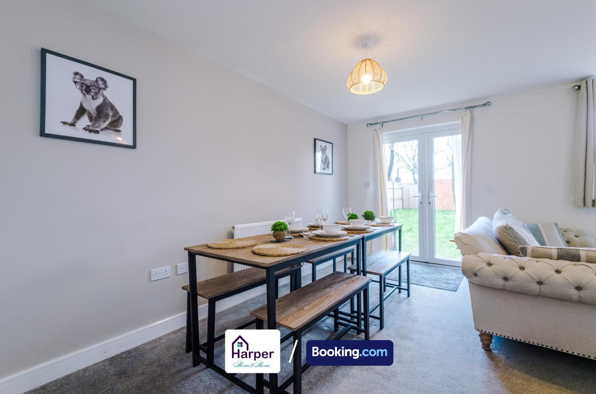 Prime Location 3 Storey By Harperletting Short Lets & Serviced Accommodation Chester With Driveway Long Or Short Stays Hough Green المظهر الخارجي الصورة