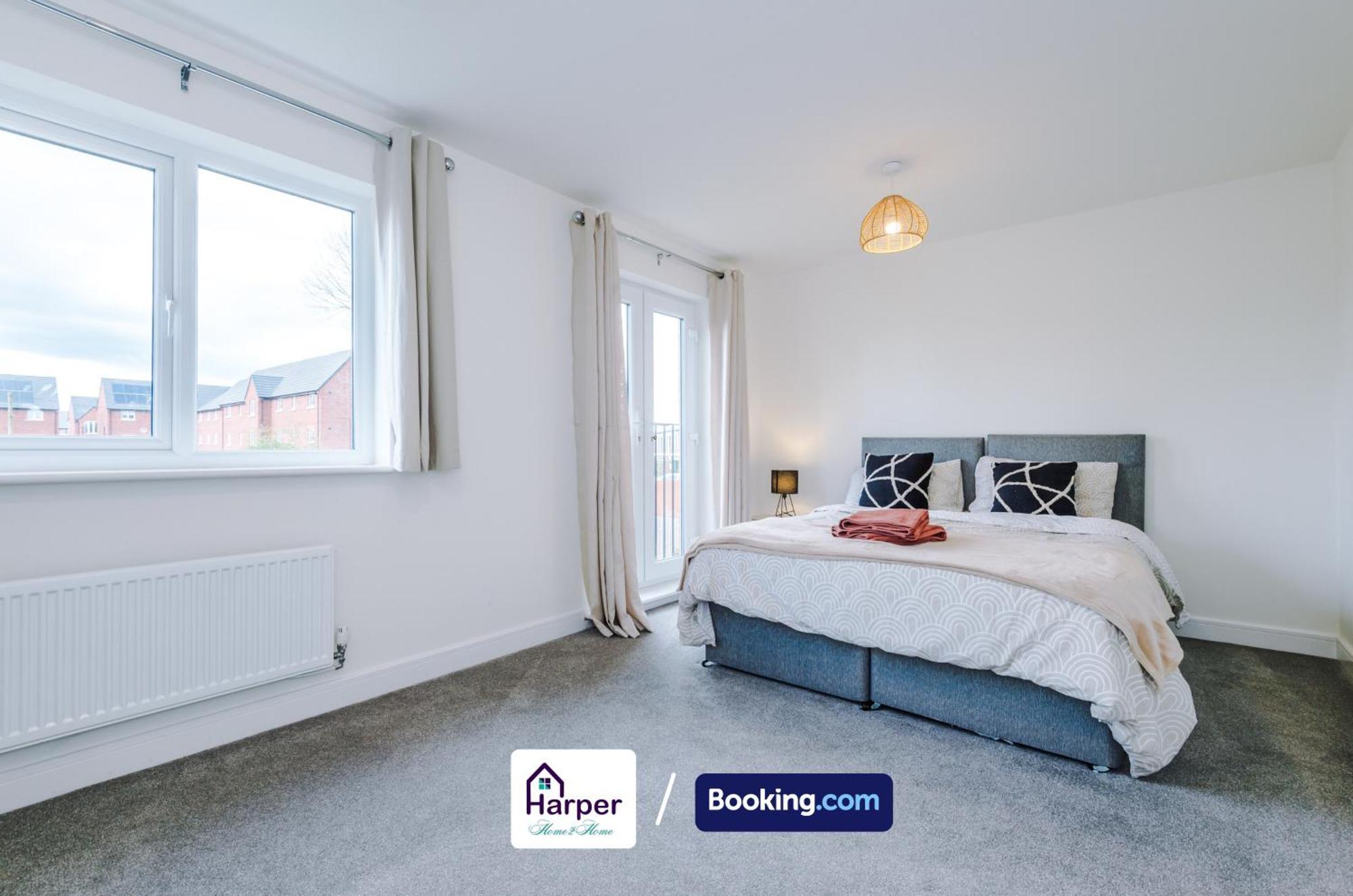 Prime Location 3 Storey By Harperletting Short Lets & Serviced Accommodation Chester With Driveway Long Or Short Stays Hough Green المظهر الخارجي الصورة