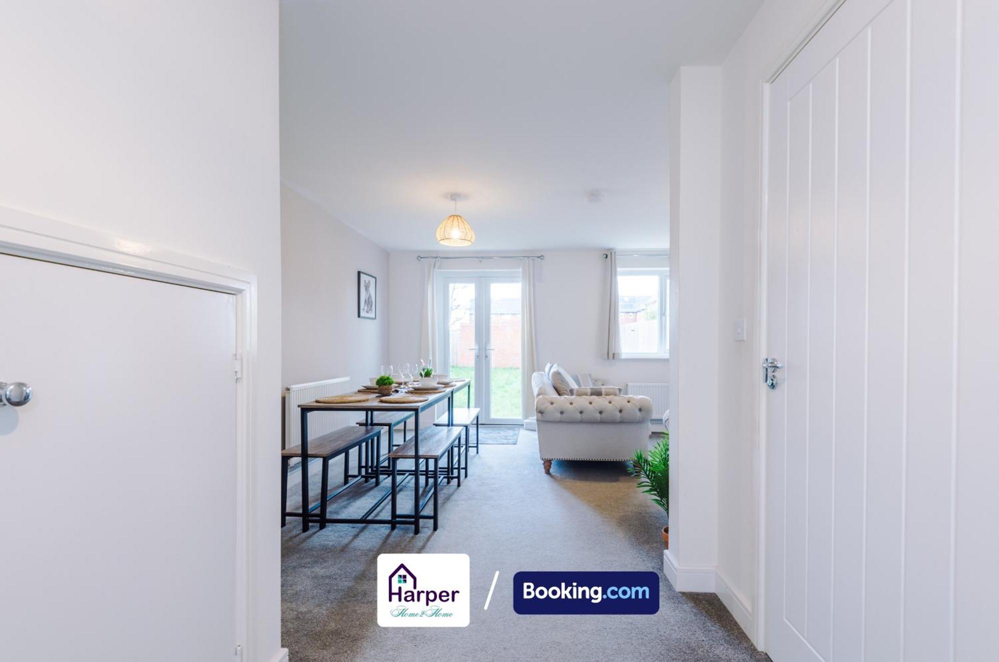 Prime Location 3 Storey By Harperletting Short Lets & Serviced Accommodation Chester With Driveway Long Or Short Stays Hough Green المظهر الخارجي الصورة