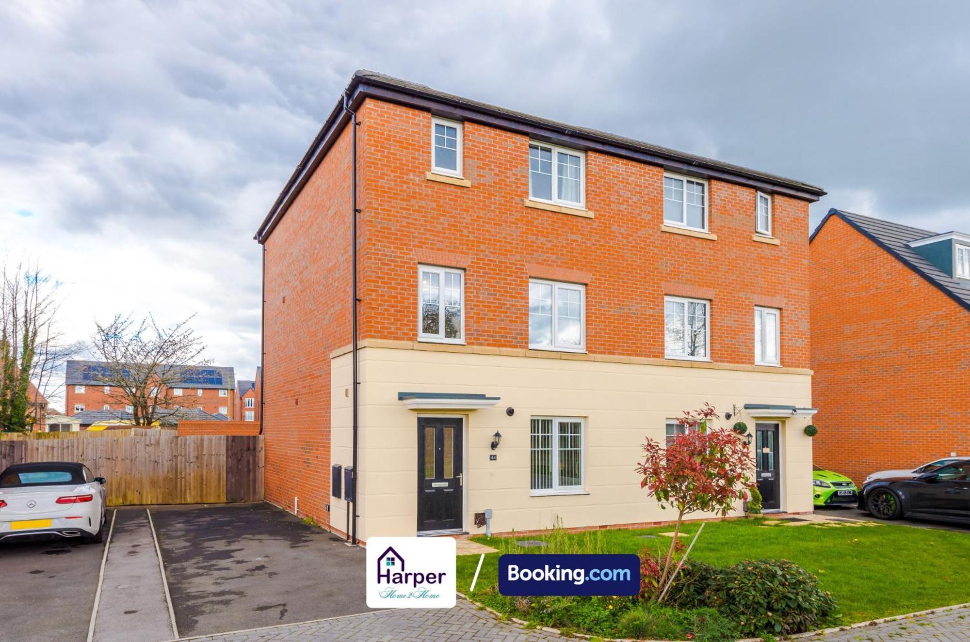 Prime Location 3 Storey By Harperletting Short Lets & Serviced Accommodation Chester With Driveway Long Or Short Stays Hough Green المظهر الخارجي الصورة